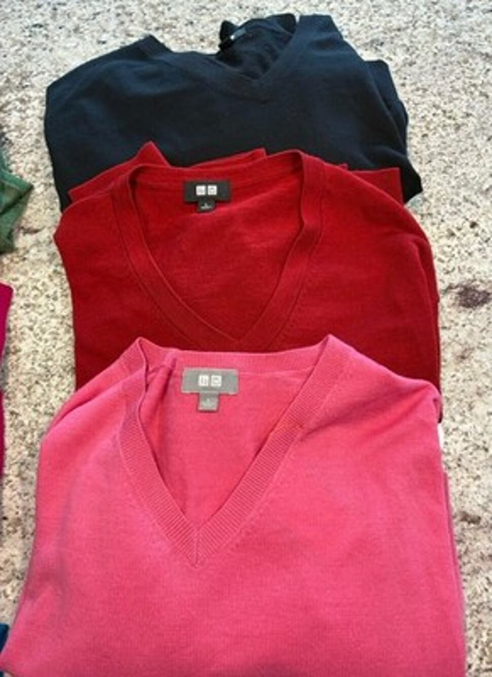 Lot of 3 Uniqlo Wool Pullover Sweater Men Large Black Red Pink V-Neck